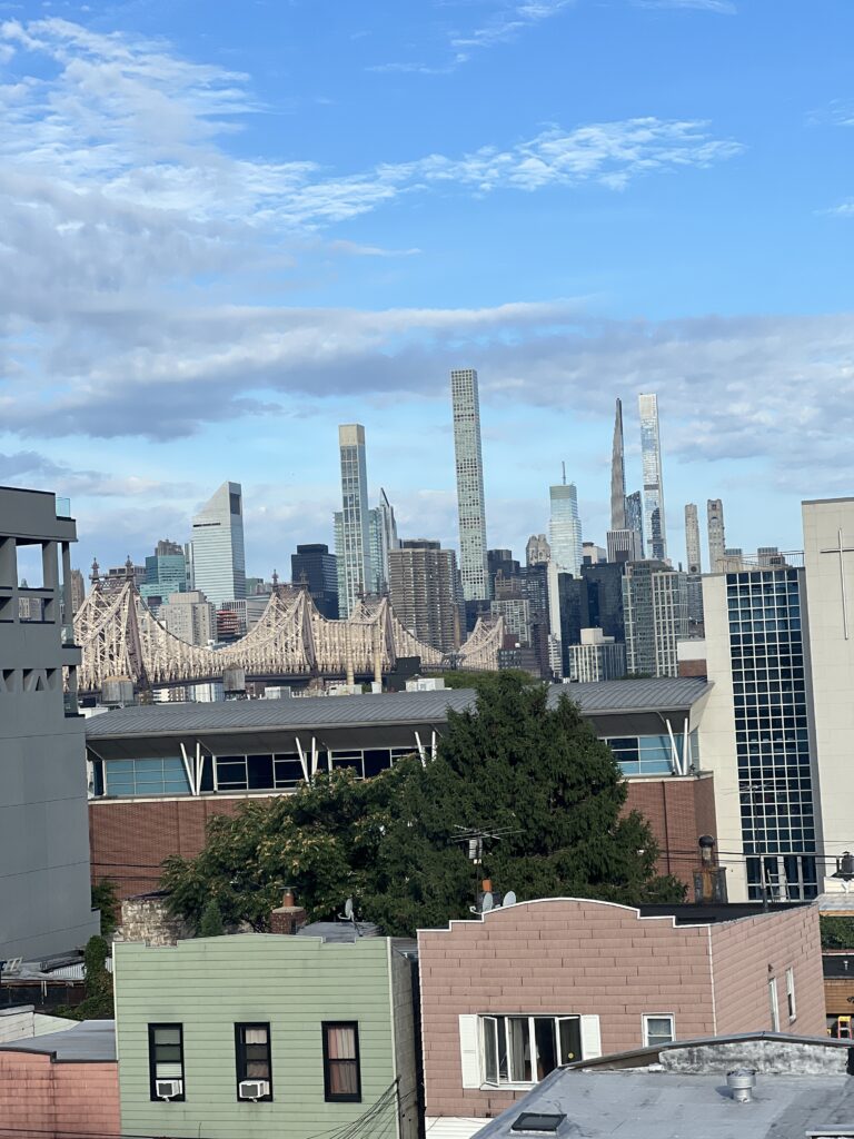 Vista del Queensboro Bridge e di manhattan da Nesva Hotel a Long Island City